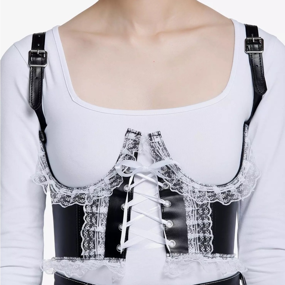 Black & White Lace Underbust Corset Hot Topic Gothic Halloween Witchy‎